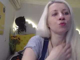 LoraRiser's Live Sex Cam Show