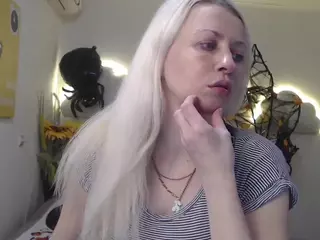 LoraRiser's Live Sex Cam Show