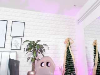 bella-green's CamSoda show and profile