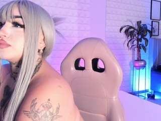 bella-green webcam model