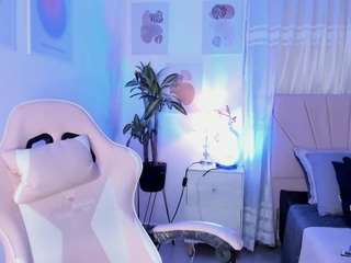 Bella live webcam show