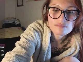 le modèle exolizzz66 est en webcam porno dans un show sur le site camsoda, il possède les tags suivants: average,black hair,bondage,brown eyes,drinking,facial piercings,fetish,no smoking,tattoos,tease,hd