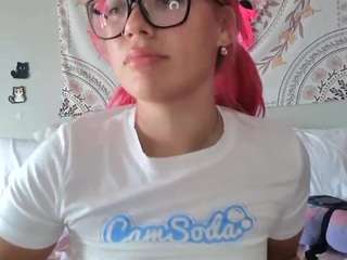 Emmie Ray live cam — ass bouncing, curvy, dildo or vibrator