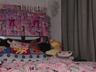 Live webcam model karliekayozz on Soda Cams