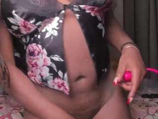 Live webcam model karliekayozz on Soda Cams