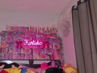 Live webcam model karliekayozz on Soda Cams