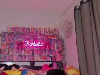 Live webcam model karliekayozz on Soda Cams