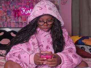 Live webcam model karliekayozz on Soda Cams