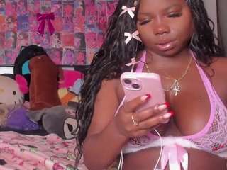 Live webcam model karliekayozz on Soda Cams