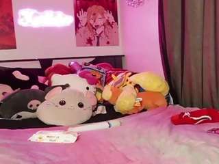 Live webcam model karliekayozz on Soda Cams