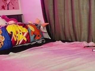 Live webcam model karliekayozz on Soda Cams