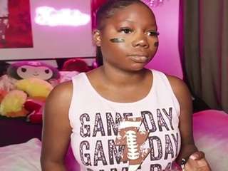 Live webcam model karliekayozz on Soda Cams