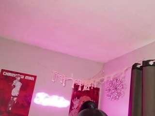 Live webcam model karliekayozz on Soda Cams