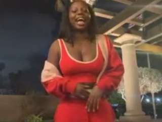 karliekayozz Live Webcam on CamSoda