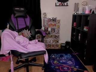 Live webcam model karliekayozz on Soda Cams