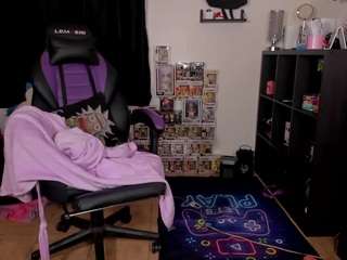 Live webcam model karliekayozz on Soda Cams