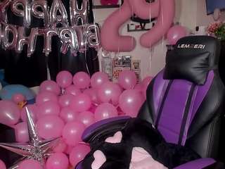 Live webcam model karliekayozz on Soda Cams