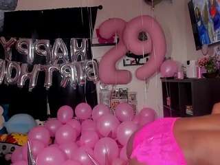 Live webcam model karliekayozz on Soda Cams