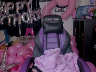 Live webcam model karliekayozz on Soda Cams