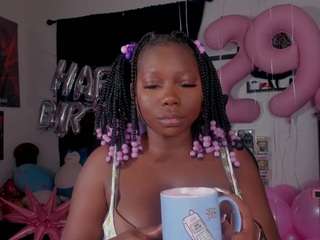 Live webcam model karliekayozz on Soda Cams