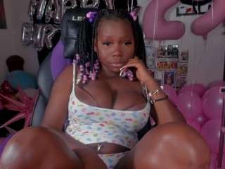 Live webcam model karliekayozz on Soda Cams