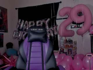 Live webcam model karliekayozz on Soda Cams