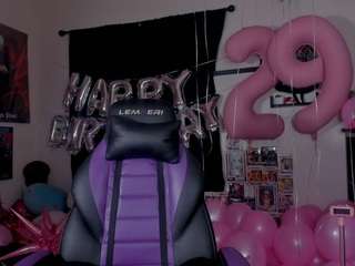 Live webcam model karliekayozz on Soda Cams