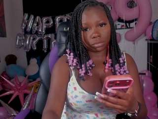 Live webcam model karliekayozz on Soda Cams