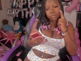 Live webcam model karliekayozz on Soda Cams