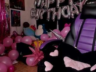 Live webcam model karliekayozz on Soda Cams