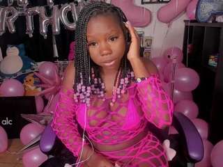 Live webcam model karliekayozz on Soda Cams