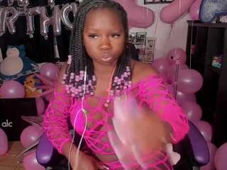 Live webcam model karliekayozz on Soda Cams