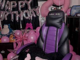 Live webcam model karliekayozz on Soda Cams