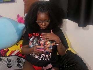 Live webcam model karliekayozz on Soda Cams