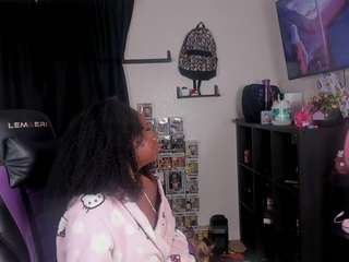 Live webcam model karliekayozz on Soda Cams