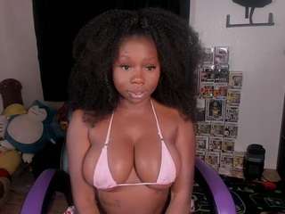 Live webcam model karliekayozz on Soda Cams