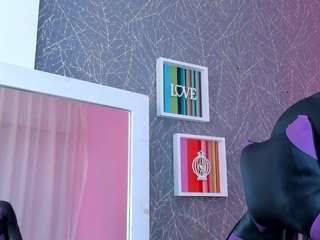  carolineegarciaa chat room