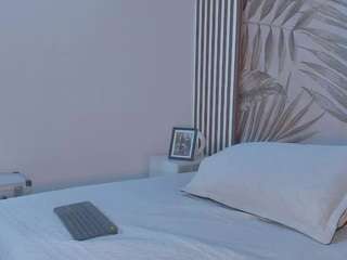 samaantha-white webcam