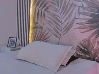 samaantha-white webcam