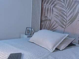 samaantha-white webcam
