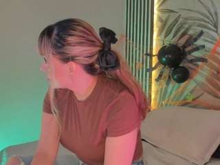 samaantha-white from CamSoda is Freechat