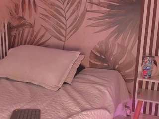 samaantha-white from CamSoda is Freechat