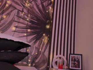 samaantha-white webcam