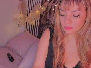 samaantha-white Live Webcam on CamSoda