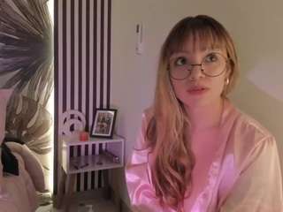 samaantha-white webcam