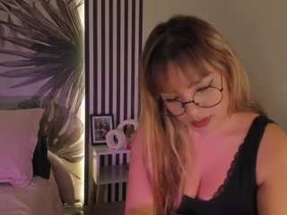 samaantha-white webcam