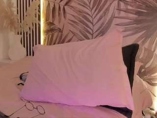 samaantha-white webcam