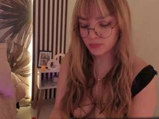 samaantha-white webcam