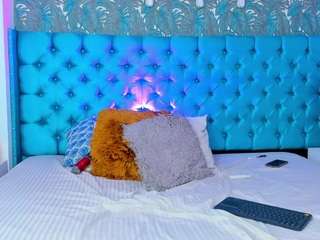 ParisRoa live webcam show