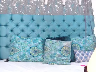 ParisRoa's Live Sex Cam Show